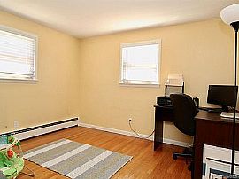 20 Village Dr, Ledyard, Ct 06339 in Ledyard, CT (Photo 8 of 12)