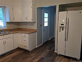 62 Candlewood Lake Rd, Brookfield, Ct 06804 in Brookfield, CT (Photo 8 of 12)