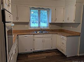 62 Candlewood Lake Rd, Brookfield, Ct 06804 in Brookfield, CT (Photo 9 of 12)