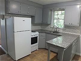 310 Hillside Dr, West Suffield, Ct 06093 in West Suffield, CT (Photo 5 of 12)