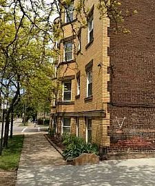 Very Nice, Comfortable and Cheat 2bd/1ba Apartment  in Cleveland, OH (Photo 2 of 9)