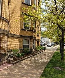 Very Nice, Comfortable and Cheat 2bd/1ba Apartment  in Cleveland, OH (Photo 3 of 9)