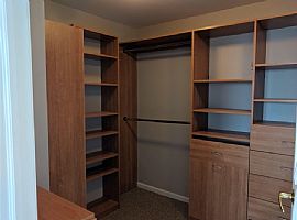 Luxury Three Bedroom and 2 Bathrooms in Chicago, IL (Photo 10 of 10)