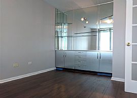 Luxury Three Bedroom and 2 Bathrooms in Chicago, IL (Photo 3 of 10)