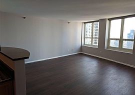 Luxury Three Bedroom and 2 Bathrooms in Chicago, IL (Photo 6 of 10)