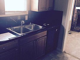 2 Bd/ 1 Ba/ 1,200 Sqft in Kansas City, KS (Photo 3 of 12)