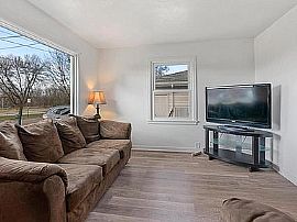 130 N Danz Ave, Green Bay, Wi 54302 in Green Bay, WI (Photo 4 of 12)