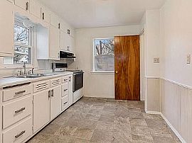 130 N Danz Ave, Green Bay, Wi 54302 in Green Bay, WI (Photo 7 of 12)