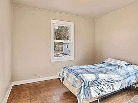 130 N Danz Ave, Green Bay, Wi 54302 in Green Bay, WI (Photo 8 of 12)