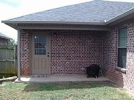 Charming 3 Bed,2 Baths and Nice Neighborhood  in Texarkana, TX (Photo 2 of 9)