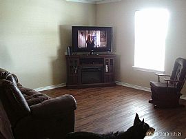 Charming 3 Bed,2 Baths and Nice Neighborhood  in Texarkana, TX (Photo 4 of 9)