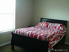 Charming 3 Bed,2 Baths and Nice Neighborhood  in Texarkana, TX (Photo 7 of 9)