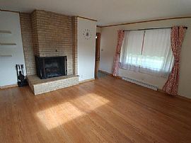 3 Bd/ 1.5 Ba/ 1,479 Sqft in Milwaukee, WI (Photo 3 of 12)