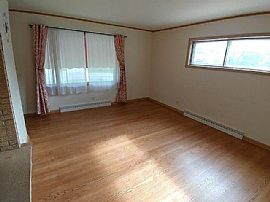 3 Bd/ 1.5 Ba/ 1,479 Sqft in Milwaukee, WI (Photo 4 of 12)