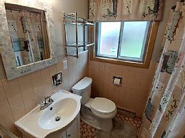 3 Bd/ 1.5 Ba/ 1,479 Sqft in Milwaukee, WI (Photo 5 of 12)