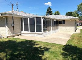 1707 Spruce Ct, South Milwaukee, Wi 53172 in South Milwaukee, WI