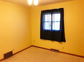 1707 Spruce Ct, South Milwaukee, Wi 53172 in South Milwaukee, WI (Photo 5 of 12)