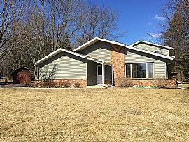 S87w27810 Hidden Lakes Dr, Mukwonago, Wi 53149 in Mukwonago, WI (Photo 10 of 12)
