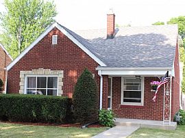 2237 N Lefeber Ave, Wauwatosa, Wi 53213 in Wauwatosa, WI (Photo 7 of 8)