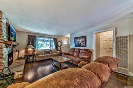 2 Beds and 2 Baths Home For Rent in South Lake Tahoe, CA (Photo 5 of 10)