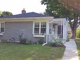 2 Bd/ 1 Ba/ 916 Sqft in Milwaukee, WI