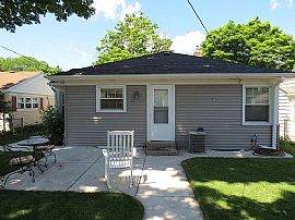 2 Bd/ 1 Ba/ 916 Sqft in Milwaukee, WI (Photo 2 of 7)