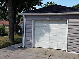 2 Bd/ 1 Ba/ 916 Sqft in Milwaukee, WI (Photo 5 of 7)