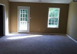 139 Man O War Dr, Oak Grove, Ky 42262 For $550/m Deposit $550 in Oak Grove, KY (Photo 4 of 7)