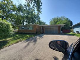 701 Sunbury Rd, South Elgin in South Elgin, IL