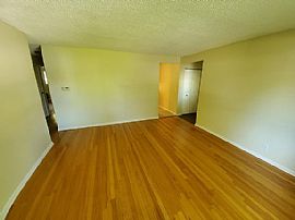 701 Sunbury Rd, South Elgin in South Elgin, IL (Photo 4 of 4)