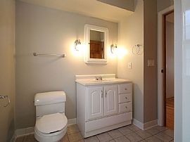 3 Bd. 2.5 Ba. 1,400 Sqft in Homewood, IL (Photo 5 of 12)