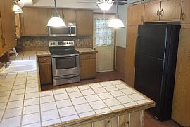 A 2 Bedroom Home Apartment with One Bathroom in Albany, NY (Photo 4 of 12)