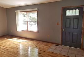 A 2 Bedroom Home Apartment with One Bathroom in Albany, NY (Photo 6 of 12)