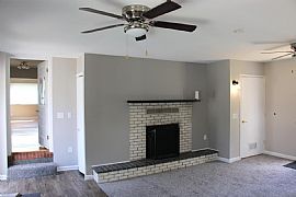 2324 60th St, Des Moines, Ia 50322  Spacious and Wonderful Place in Des Moines, IA (Photo 2 of 8)