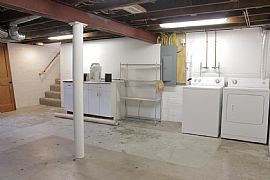 2324 60th St, Des Moines, Ia 50322  Spacious and Wonderful Place in Des Moines, IA (Photo 8 of 8)