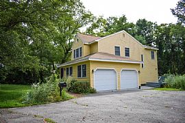 Spacious Beautiful Late Model Home with Central Air in Worcester, MA
