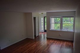 Spacious Beautiful Late Model Home with Central Air in Worcester, MA (Photo 3 of 9)