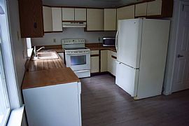 Spacious Beautiful Late Model Home with Central Air in Worcester, MA (Photo 8 of 9)