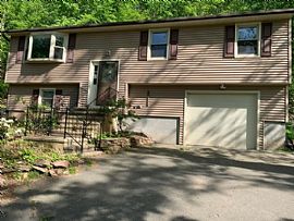 268 W Woods Rd, Hamden in Hamden, CT