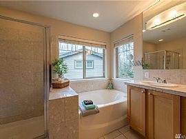 12216 Ne 103rd Ln, Kirkland, in Kirkland, WA (Photo 4 of 6)