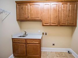 Charming 4 Bedrooom Home in Chattanooga, TN (Photo 7 of 10)