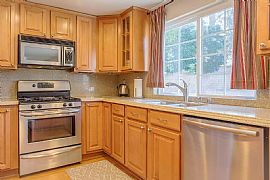 A Great 3 Bedroom House For Your Family in Porter Ranch, CA (Photo 3 of 12)