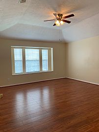 Clean4br 2-1/2 Bath in Houston, TX (Photo 2 of 12)