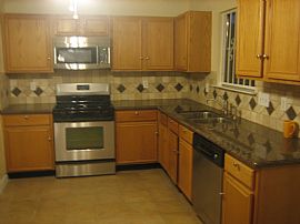 Clean4br 2-1/2 Bath in Houston, TX (Photo 8 of 12)