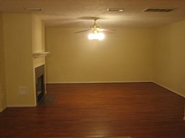 Clean4br 2-1/2 Bath in Houston, TX (Photo 9 of 12)