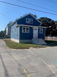 104 Mason Ave, Portsmouth, Ri 02871 in Portsmouth, RI