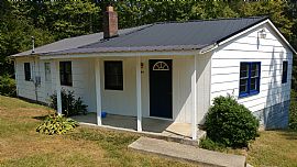 This House Is Spacious and Nice. in Stearns, KY