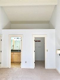 2 Bd. 2 Ba. 1,183 Sqft in Bellevue, WA (Photo 10 of 12)