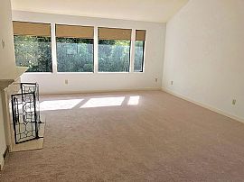 2 Bd. 2 Ba. 1,183 Sqft in Bellevue, WA (Photo 3 of 12)