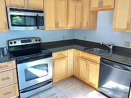 2 Bd. 2 Ba. 1,183 Sqft in Bellevue, WA (Photo 8 of 12)